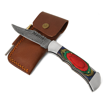 Exkluzivní nůž z damascénské oceli a rukojetí z Pakka Wood